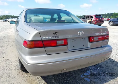 1999 Toyota Camry Le z USA, uszkodzony, nr VIN 4T1BG22KXXU525645